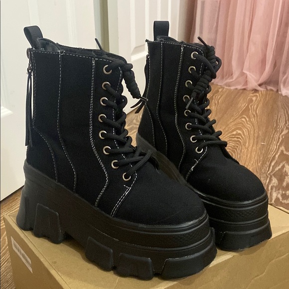 Black Platform Lace-Up Boots - Picture 1 of 5